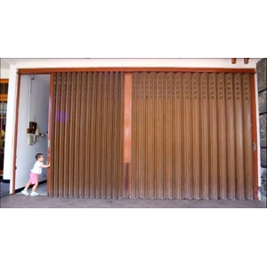 Folding gate